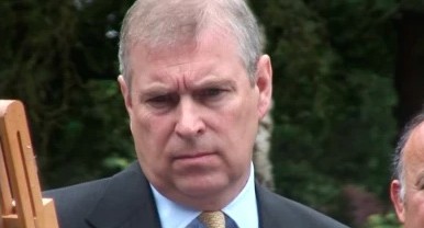 Allanan antigua residencia del expríncipe Andrés en medio de investigaciones por vínculos con Epstein