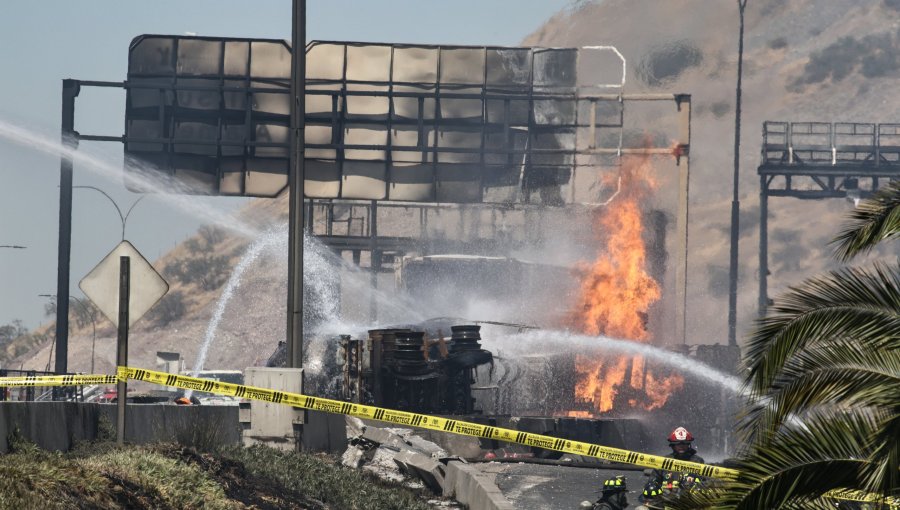 Alcalde de Renca tras explosión dice que "no habría daños estructurales en la infraestructura de la autopista"