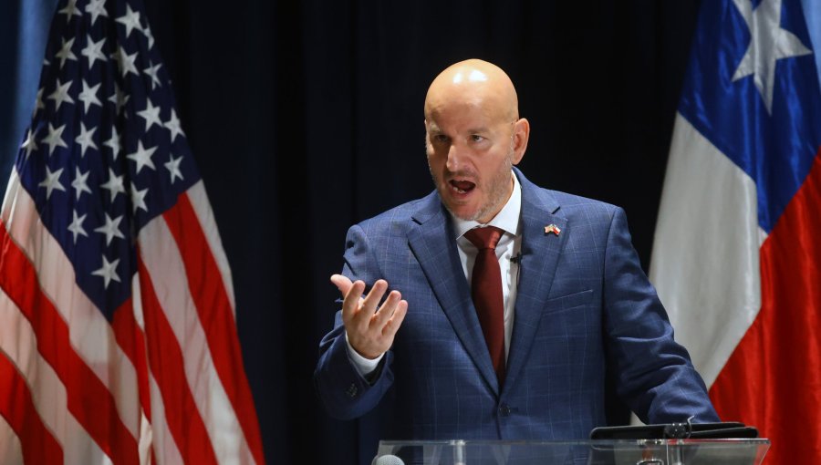 Gobierno rechaza "imposición de medidas unilaterales" y cita a embajador de EE.UU. para que explique revocación de visas