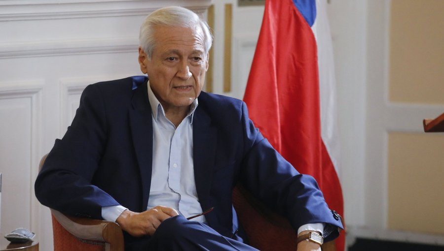 Heraldo Muñoz calificó como una "mala noticia" la decisión de EE.UU. de revocar visas a tres funcionarios del Gobierno