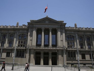 Funcionarios del Poder Judicial presentan recurso de protección acusando desigualdad salarial "estructural"