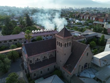 Incendio afecta al Convento Sagrado Corazón en Ñuñoa y restringe tránsito