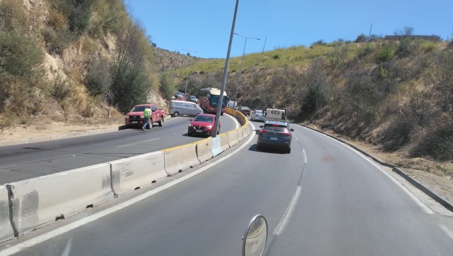 Tránsito fue suspendido tras múltiples accidentes y derrame de combustible en la ruta Las Palmas en Viña del Mar