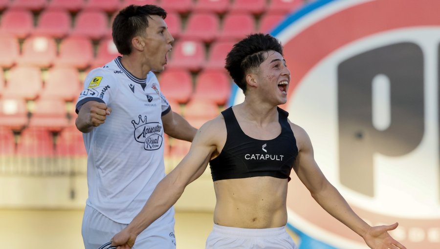 Ñublense se impuso sobre la hora a U. La Calera y escaló a lo más alto de la Liga de Primera