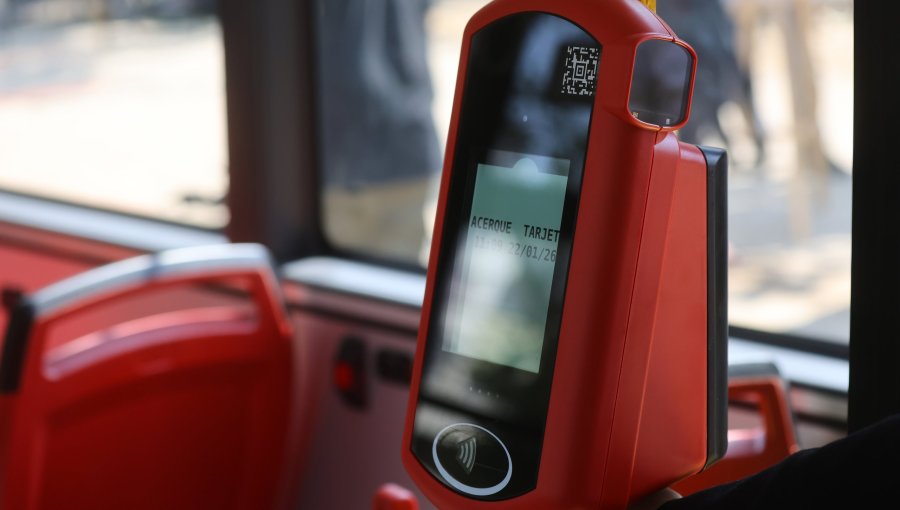 Alza del transporte afecta a usuarios de Santiago y reabre debate por subsidios