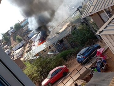 Tres casas resultan quemadas por incendio estructural en Quilpué