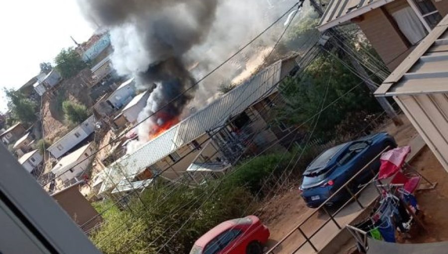 Tres casas resultan quemadas por incendio estructural en Quilpué