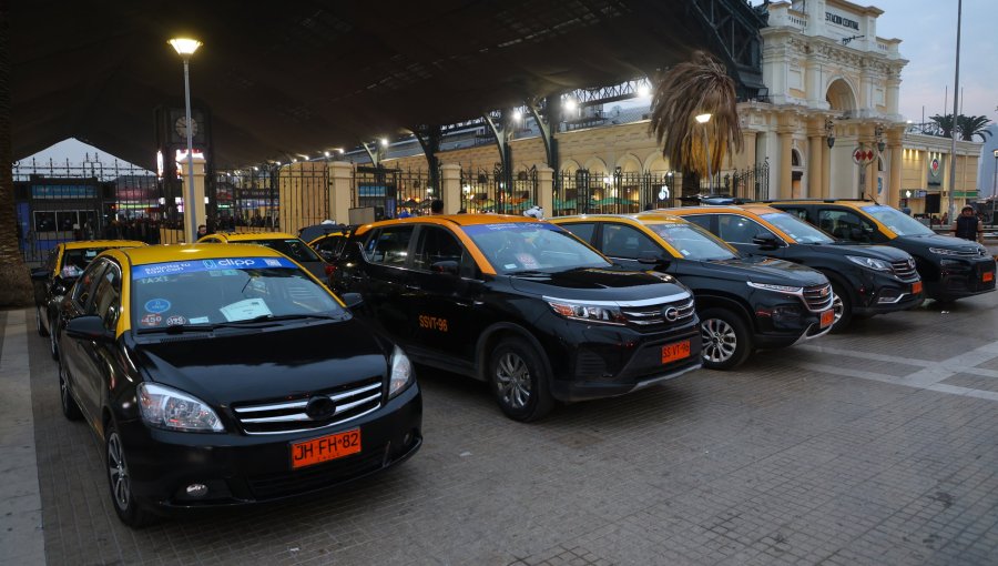 Alcaldes de comunas rurales valoran idea de De Grange sobre taxis colectivos