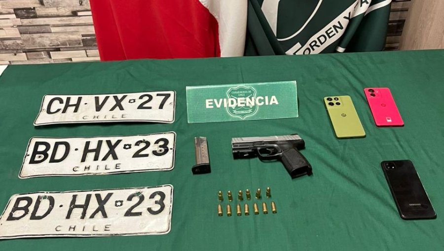 Carabineros captura a dos sujetos armados luego de robo con intimidación en Santiago
