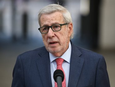 Ministro Van Klaveren califica de "inaceptable" los dichos del embajador de EE.UU.