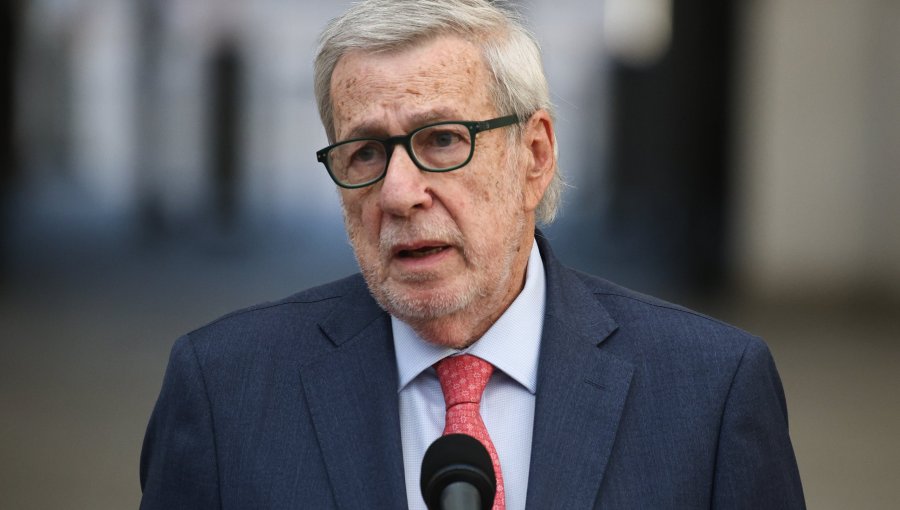 Ministro Van Klaveren califica de "inaceptable" los dichos del embajador de EE.UU.