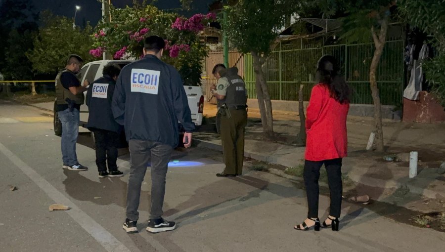 Adolescente de 17 años resulta herido tras ataque a balazos en una plaza de Cerrillos