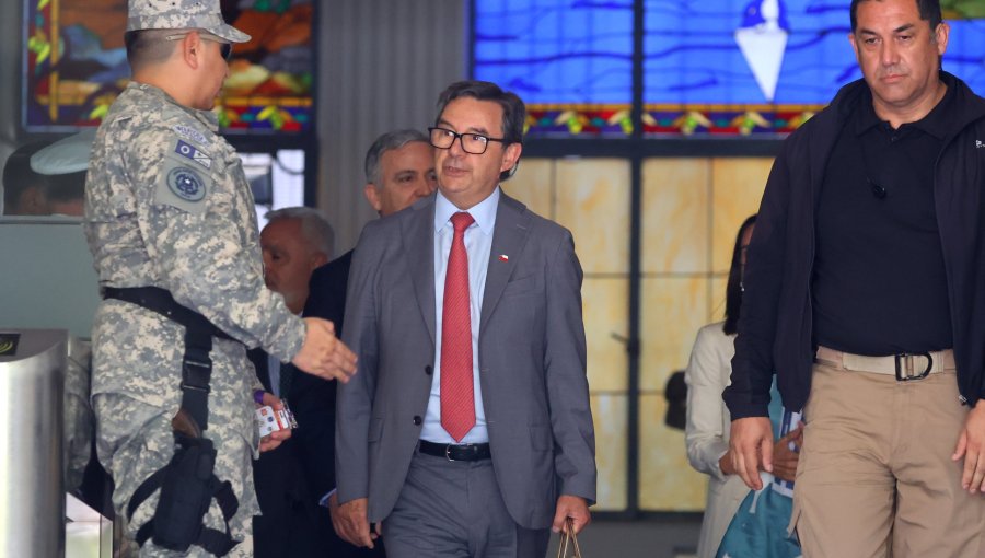 Ministra Delpiano y Fernando Barros coordinan traspaso del Ministerio de Defensa