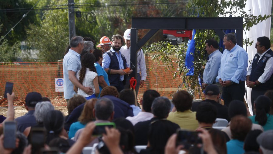 Presidente Boric pone la primera piedra del nuevo Hospital de Licantén tras inundaciones de 2023