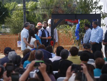 Presidente Boric pone la primera piedra del nuevo Hospital de Licantén tras inundaciones de 2023