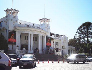 Mujer gana $3.500 millones en máquina tragamonedas del Casino de Viña, pero Enjoy acusa "error del sistema" y se niega a pagar