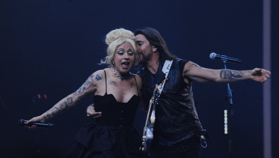 Mon Laferte y Juanes deslumbran en Viña con emotivo dueto de “Fotografía”