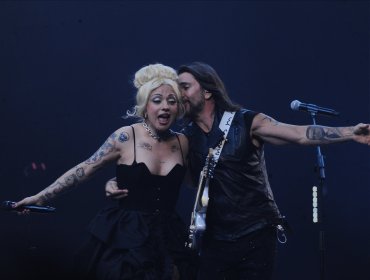 Mon Laferte y Juanes deslumbran en Viña con emotivo dueto de “Fotografía”