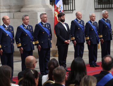 Presidente Boric condecora a 49 altos mandos de las Fuerzas Armadas y policías en La Moneda