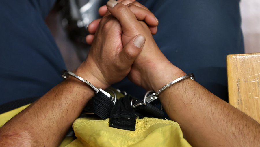 En la casa de un amigo recapturan a sujeto que escapó esposado de tribunal en Colina