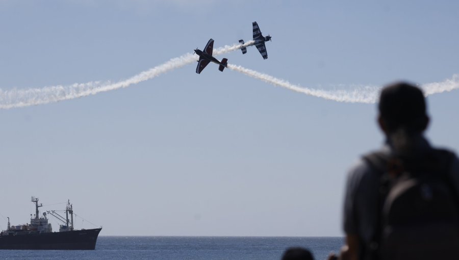 Revisa las postales que dejó el espectáculo de los «Halcones» de la FACh en Valparaíso