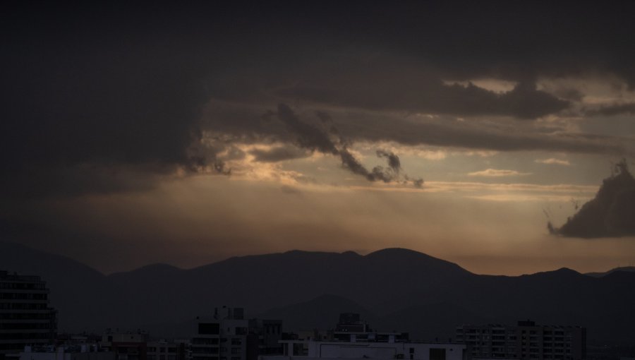 Emiten aviso meteorológico por nubes con características tornádicas en el sur del país