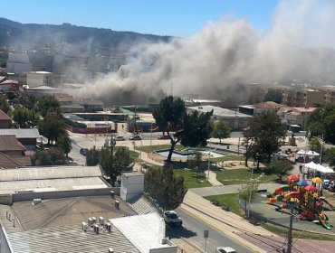Alcaldesa de Quilpué anunció querella tras violento incendio que afectó sector céntrico