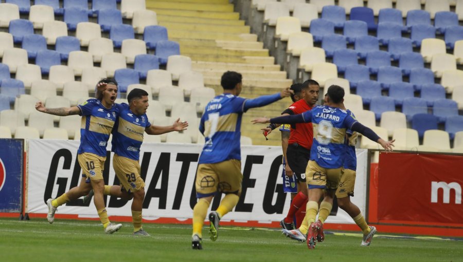 Despertó Everton: Goleó a la U de Concepción por tres a cero y obtiene sus primeros puntos