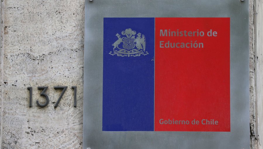 Presidente Boric nombra a Elisa Ayala como directora suplente del SLEP de Atacama tras polémica salida de Daslav Mihovilovic