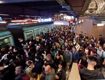 Metro supera los 48 millones de pasajeros en enero y encomiendas se disparan casi 27%, mientras cae la telefonía móvil