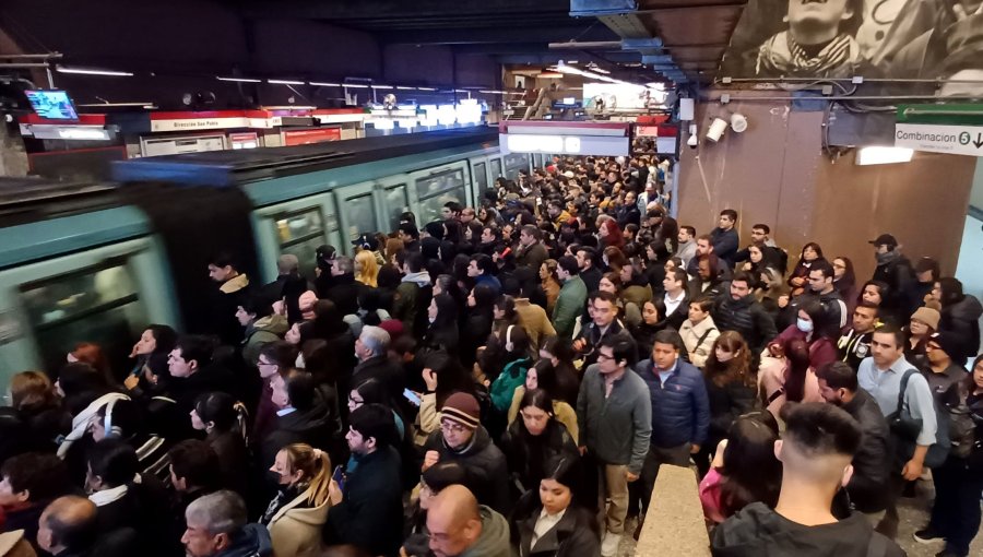 Metro supera los 48 millones de pasajeros en enero y encomiendas se disparan casi 27%, mientras cae la telefonía móvil