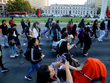 “Súper lunes” en la Alameda: Manifestación de pobladores sin casa llega hasta el Ministerio de Vivienda y Urbanismo