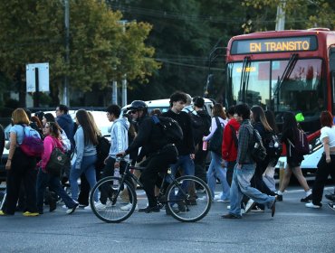 Refuerzan servicio de transporte para enfrentar el «Súperlunes» en Santiago