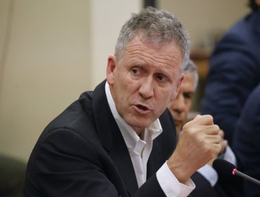 Ministro Muñoz defiende tramitación de cable chino en la Cámara: firma fue retirada, pero proyecto continúa