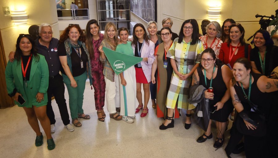 Comisión de Salud aprueba en general proyecto de Ley de Aborto y abre intenso debate en la Cámara