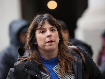 Presidenta del Frente Amplio acusa a Kast de “romper la mesa” con Boric y alinearse con la doctrina Monroe