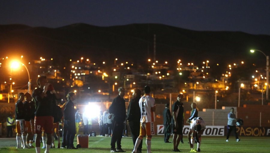 Duelo entre Cobresal y Audax se encuentra retrasado por falta de electricidad