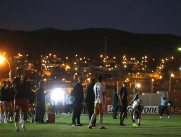 Duelo entre Cobresal y Audax se encuentra retrasado por falta de electricidad