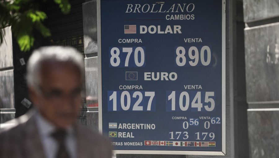 Dólar se dispara $24,9 y supera los $909 en su mayor salto diario desde abril por crisis en Medio Oriente