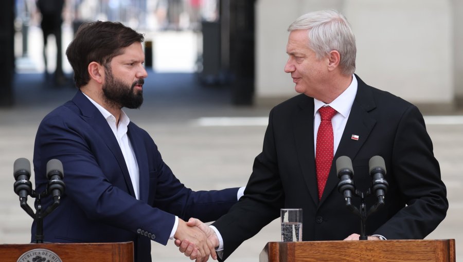 Tensión por cable chino marca tercera reunión entre Gabriel Boric y José Antonio Kast
