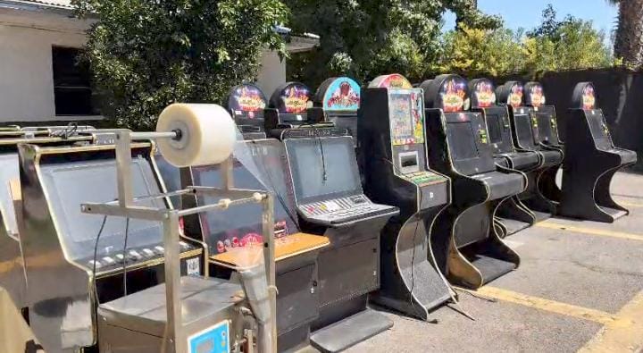 Desbaratan casino clandestino en La Pintana: incautan municiones y 36 tragamonedas y detienen a su dueño