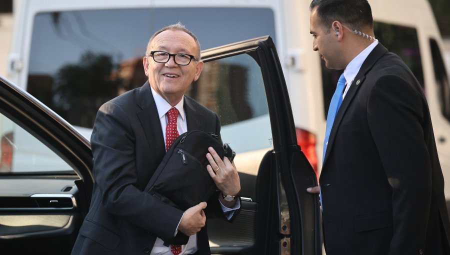 Futuro ministro de la Segpres, José García Ruminot, acusa “liviandad” del Gobierno por crisis del cable chino