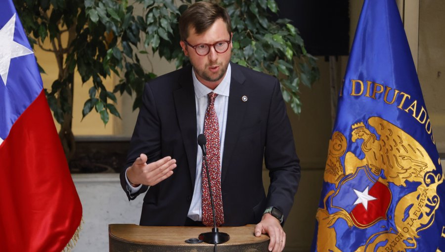 Transición en tensión: Republicanos acusan falta de transparencia y ‘amarres’ en el traspaso de mando”