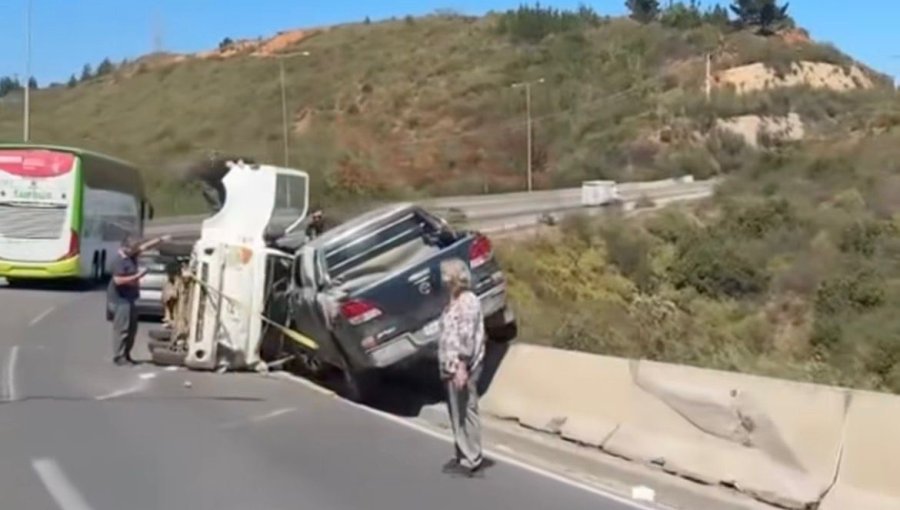 Grave colisión en ruta Las Palmas deja dos lesionados y provoca alta congestión hacia Placilla