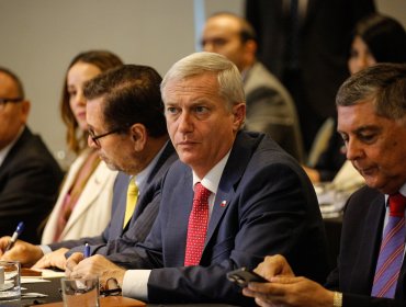 Presidente electo José Antonio Kast encabeza reunión con ministros y subsecretarios y tensiona traspaso con el Gobierno