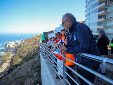 Ministra Jessica López inspecciona millonaria obra en Reñaca tras socavón que golpeó a edificios