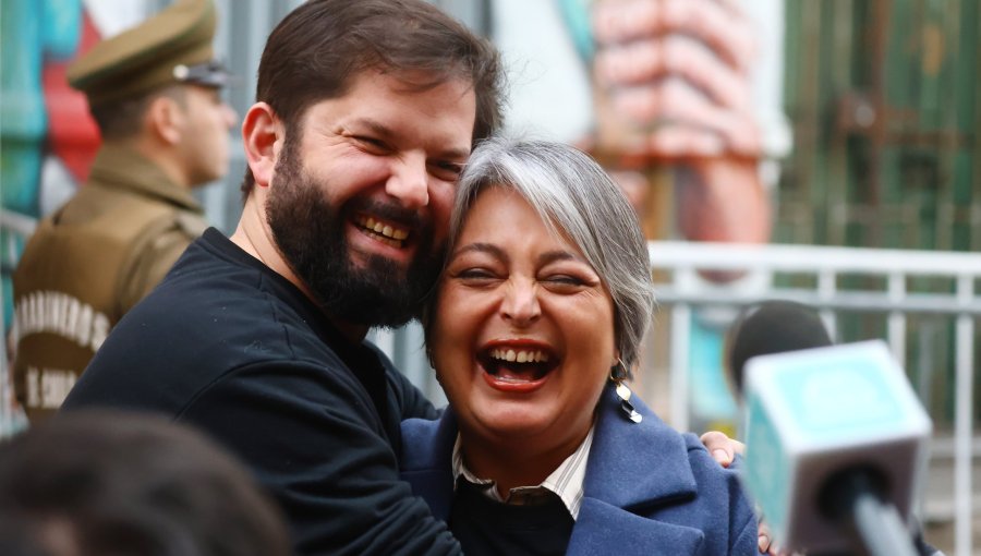 Jeannette Jara asistirá al cónclave oficialista y se reencontrará con Presidente Boric