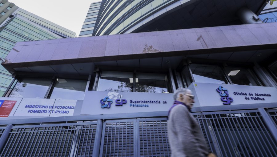 Superintendencia de Pensiones exige a las AFP explicar sus movimientos por tensión en Medio Oriente