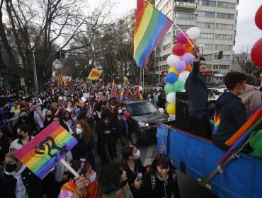 Encuesta del INE revela alta discriminación contra diversidades sexuales y de género: 85,4% dice haberla sufrido