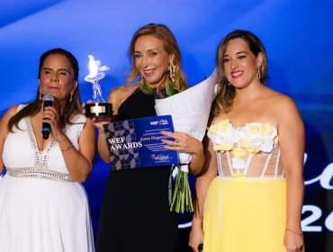 Karen Doggenweiler recibe importante premio en medio de su gran momento televisivo
